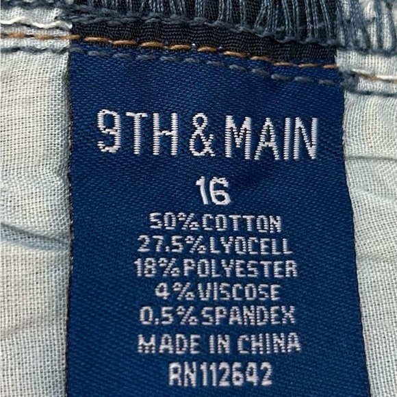 9 th and Main/ NWT/Wide leg/Embellished Women's Jeans/ stretch for comfort/ 16 - Picture 14 of 16